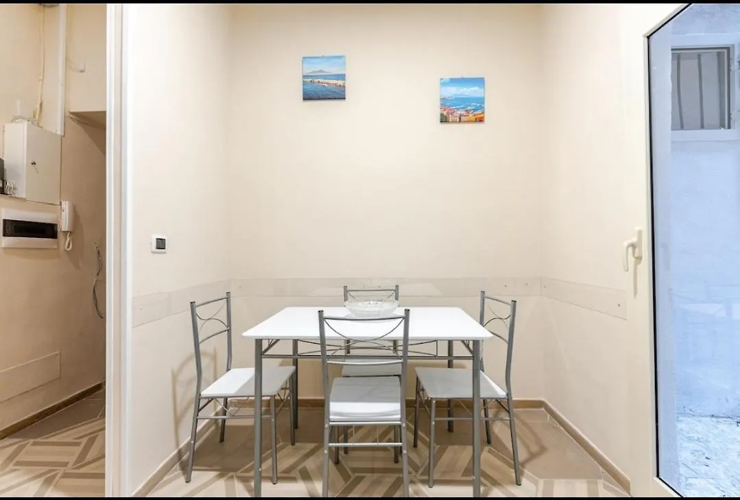 Napoli Centro Rooms 0*, Naples